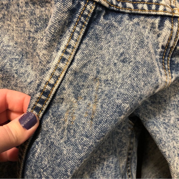 Gap light wash jean jacket - Picture 6 of 7